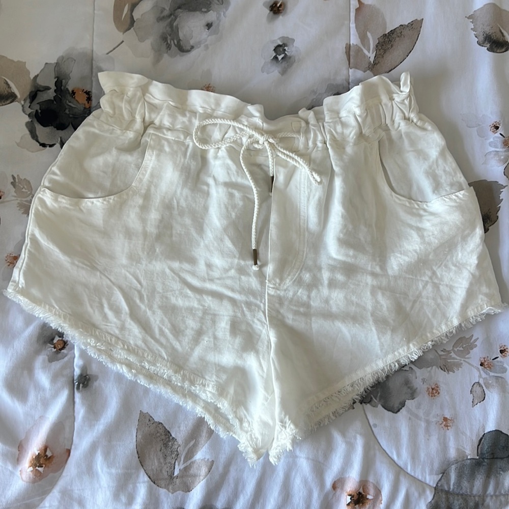 NWT YFB white shorts , size L.